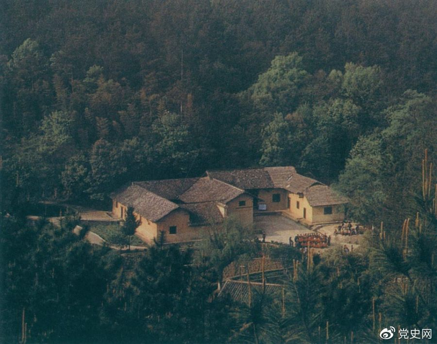 毛澤東故居&mdash;&mdash;湖南省湘潭縣韶山?jīng)_上屋場。1893年12月26日，毛澤東在這里誕生。